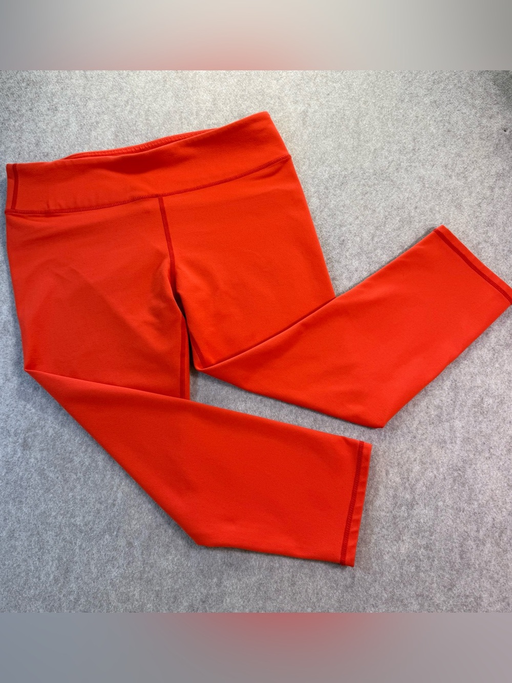 Fabletics Orange-Red Capri Style Compression Athletic Wear EUC Women’s Medium